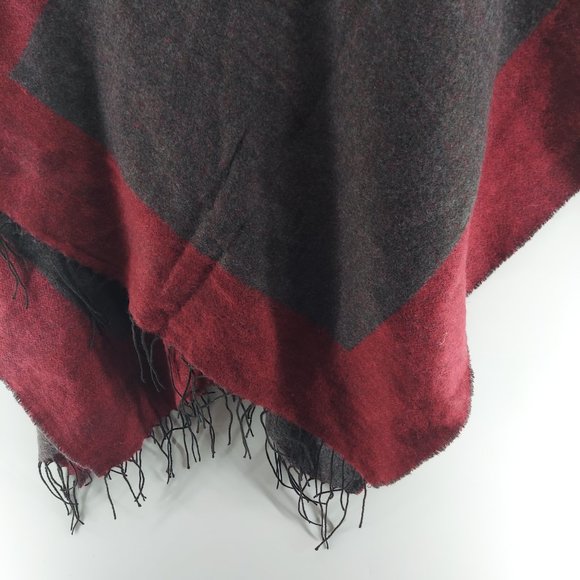 ISAAC Mizrahi  wrap poncho with fringe ends  NWT - Picture 5 of 8